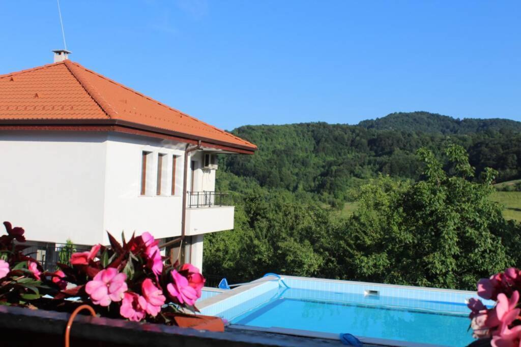 Бадевски Рай- Къща София Veliko Tărnovo Esterno foto